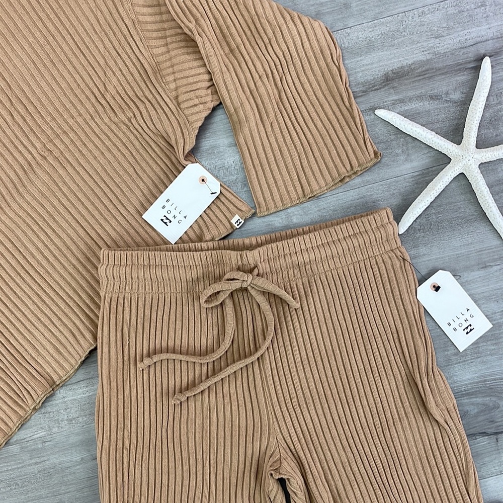 🔆BILLABONG🔆 KEEP LOUNGIN TOP
KEEP LOUNGIN PANT SET - Picture 9 of 14